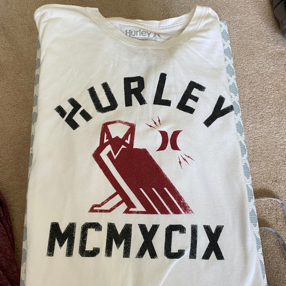 Hurley t-shirt
